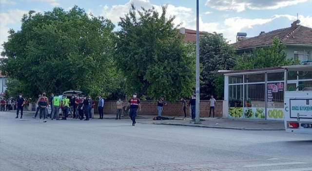 Husumetlisini av tüfeğiyle öldürüp intihar etti görseli