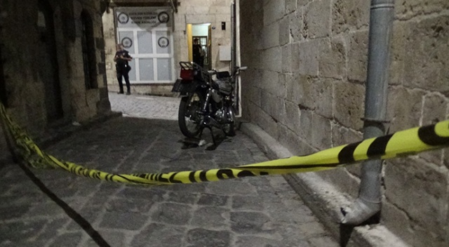 Kimlik soran polise tüfekle ateş ettiler: Biri çocuk 5 yaralı görseli