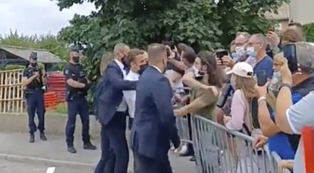 Macron'u tokatlayan kişinin kimliği belli oldu görseli
