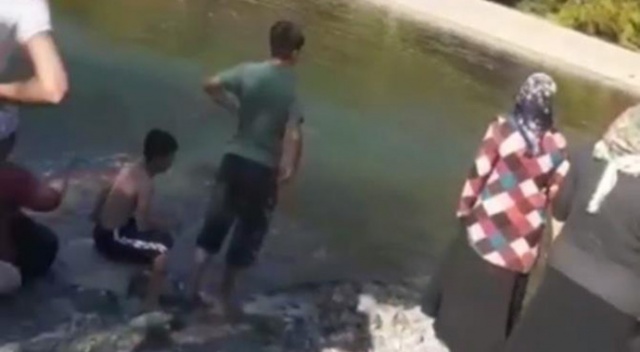 Çocuklarını kurtarmak için suya atladı, canından oldu görseli