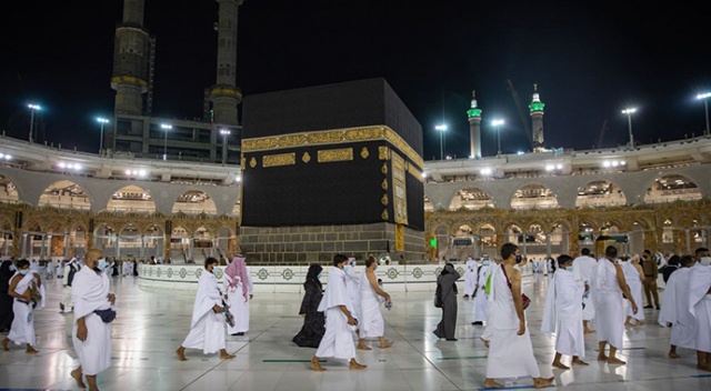 Suudi Arabistan Umre ziyaretine onay verdi, iki şart koştu görseli