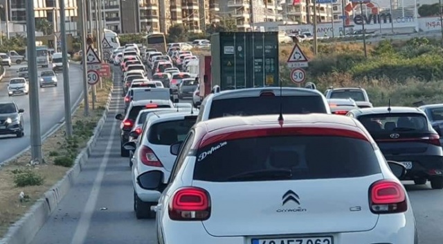 Tatil beldelerine akın akın gidiyorlar görseli