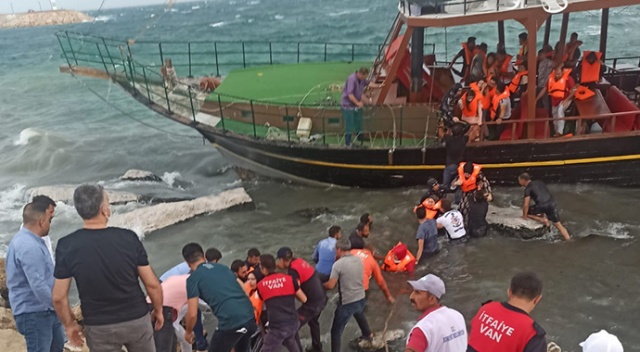 Van Gölü'nde korku dolu anlar: 34 kişi kurtarıldı görseli