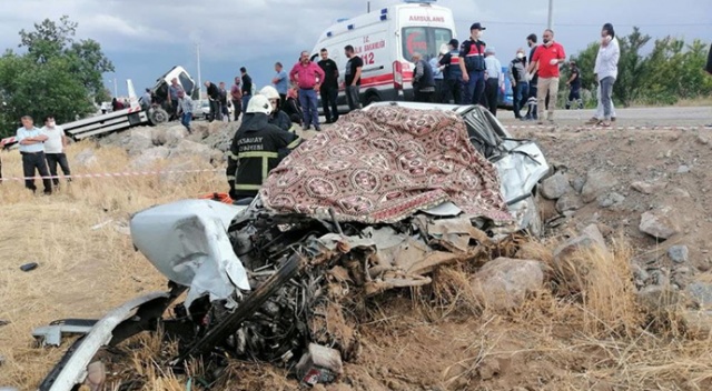 Aksaray'da oto kurtarıcı araba ile çarpıştı, 2 kişi öldü görseli
