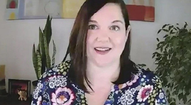 Aşı yaptıran kadın milyoner oldu görseli