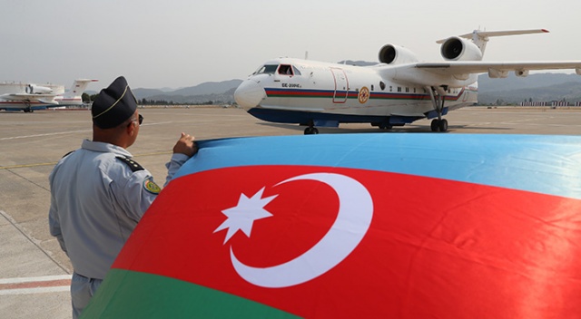 Azerbaycan'dan Türkiye'ye 200 kişilik destek ekibi görseli