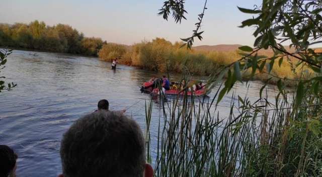 Baraj suları yükseldi, 30 kişi mahsur kaldı görseli