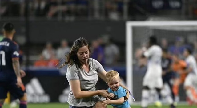 Futbol maçında inanılmaz olay görseli