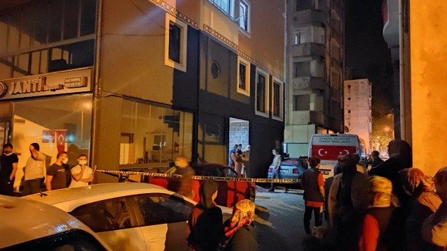"Onsuz ne yaparım?" dediği karısını öldürüp intihar etti görseli