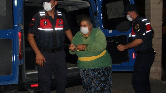 Babasını öldüren kadın tutuklandı görseli