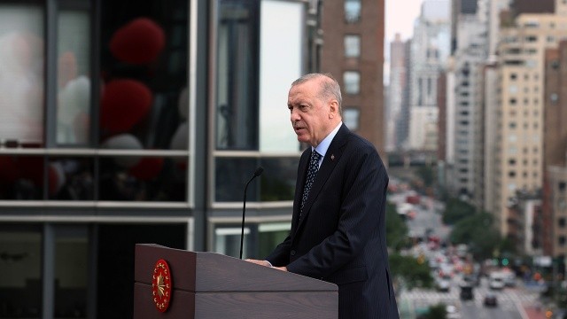 Erdoğan, Türk gençliğine seslendi: Sıradan bir milletin evladı değilsiniz görseli