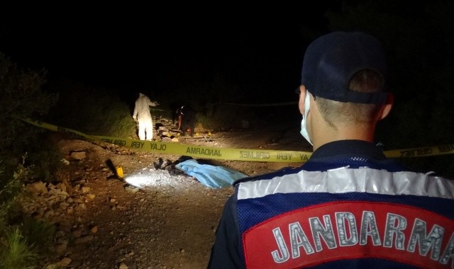 İzmir'de ormanlık alanda ceset bulundu görseli
