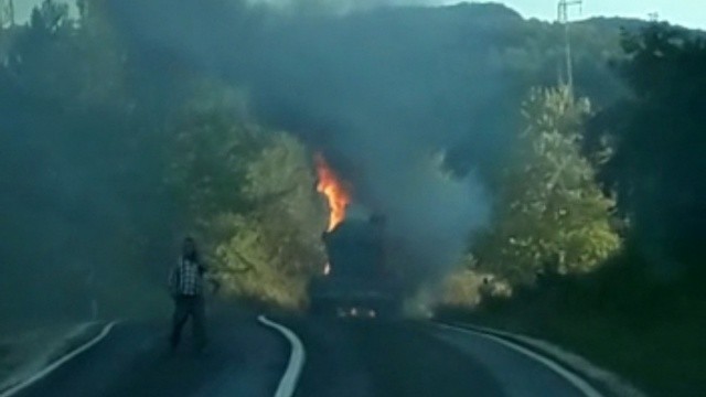 Kimyasal yüklü tankerde yangın görseli