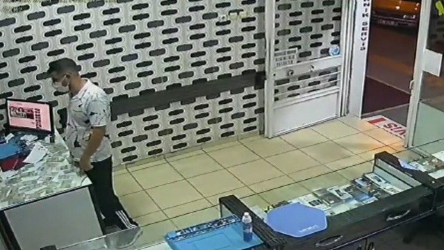 Hırsız, 5 sağlam telefon yerine bozuk olanı çaldı görseli
