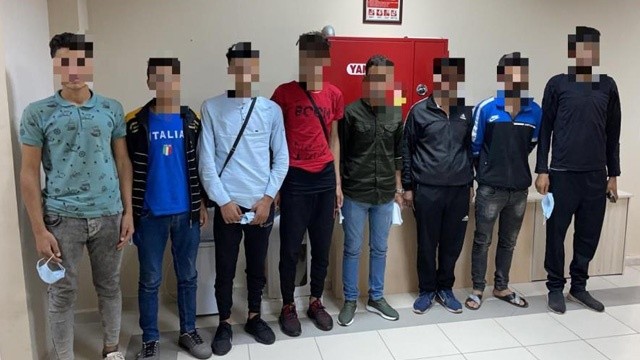 TEM Otoyolu'nda polisin durduğu araçtan 7 göçmen çıktı görseli