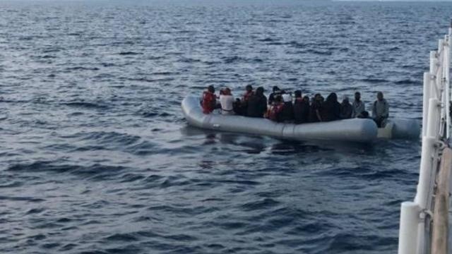 Tunus açıklarında 100 göçmen kurtarıldı görseli