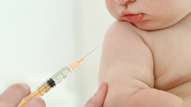 Yanlışlıkla Covid aşısı yapılan bebeğin durumunun iyi olduğu açıklandı görseli