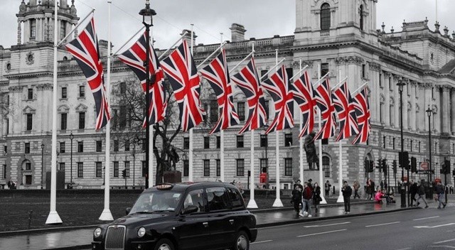 Barbados Kraliçe Elizabeth’in yerine devlet başkanı seçti görseli