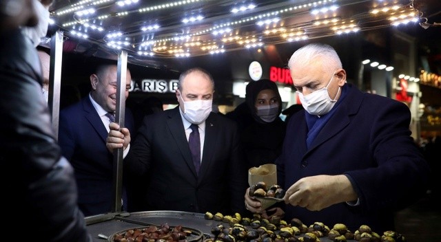 Binali Yıldırım ve Mustafa Varank, İstiklal Caddesi'nde gezdi görseli
