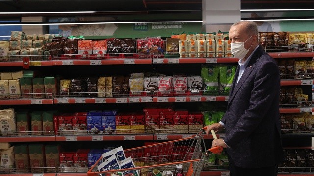 Erdoğan alışverişte açıkladı: Devletten bin market görseli