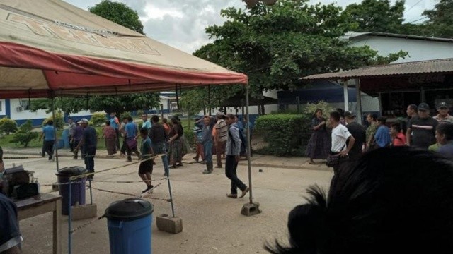 Guatemala'da aşı karşıtı köylüler sağlık çalışanlarını alıkoydu görseli