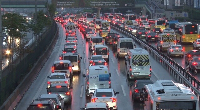 İstanbul’da trafik yoğunluğu görseli