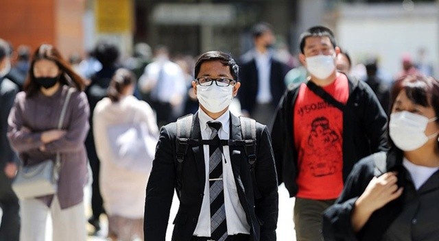 Japonya'da 82 milyon maske depolarda bekliyor görseli