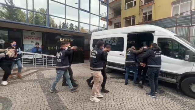 Kadıköy'de sokak ortasında töre cinayeti görseli