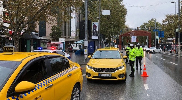 Kadıköy'de taksilere yönelik denetim görseli