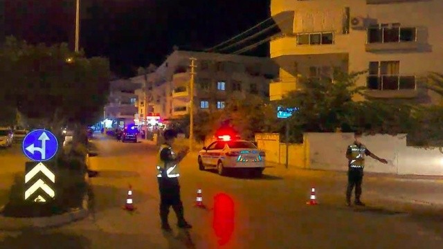 Karısını çalıştığı markette öldürüp, kendini vurdu görseli