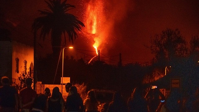 La Palma'da yanardağ iki bin evi yıktı görseli