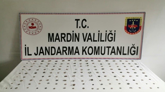 Mardin'de Roma dönemine ait sikke ve yüzükler ele geçirildi görseli