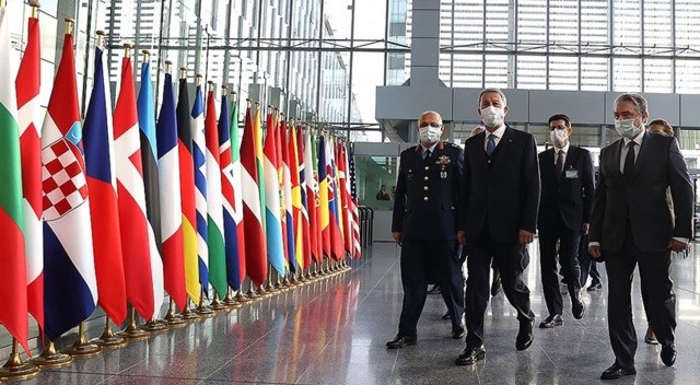 Bakan Akar NATO Karargahı'nda görseli