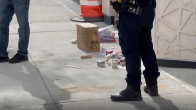 New York'ta Türkevi'nin önüne şüpheli paket bırakıldı görseli