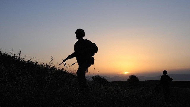 PKK eriyor! 4 terörist daha teslim oldu görseli