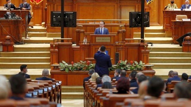 Romanya'da hükümet düştü görseli
