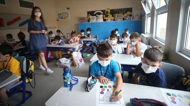 Sınıf öğretmenlerinin yüzde 89'u iki doz aşılı görseli