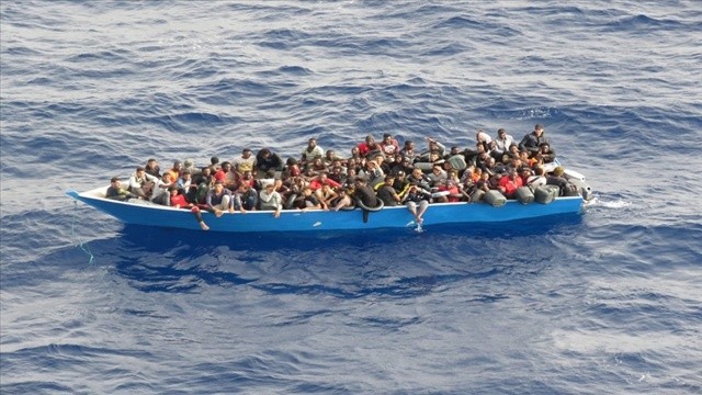 Tunus açıklarında 340 göçmen kurtarıldı görseli