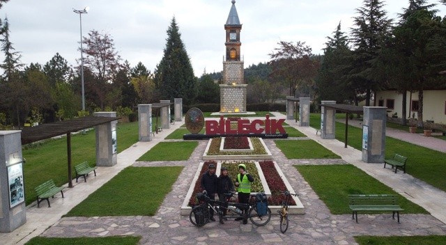 Bisiklet turuna çıkan Fransız çift, Türkiye'de 10 bin kilometre pedal çevirdi görseli