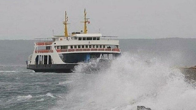 Çanakkale'de feribot seferlerine fırtına engeli görseli