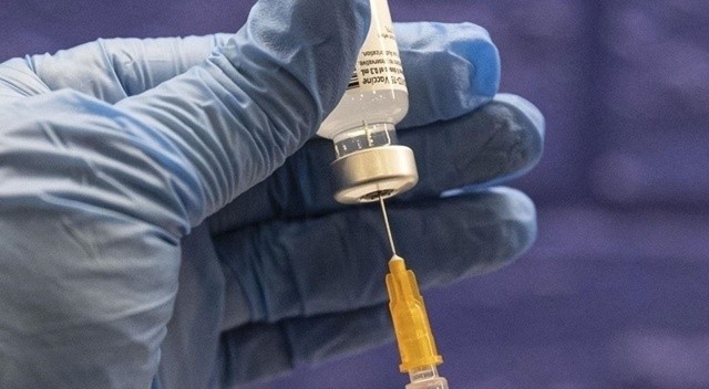Çift doz BioNTech aşısı olan 18 yaş ve üstündekilere "hatırlatma dozu" uygulaması başladı görseli