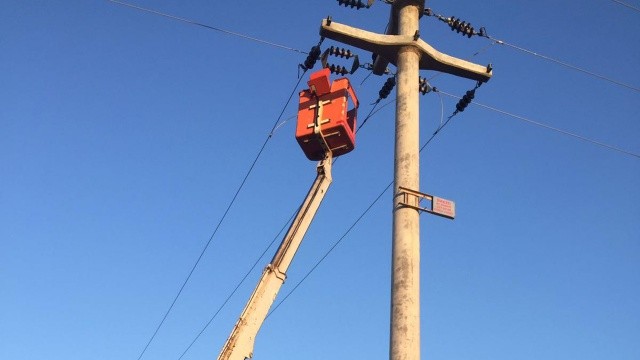 Elektrik akımına kapılan 2 işçiden biri öldü, diğeri ağır yaralı görseli