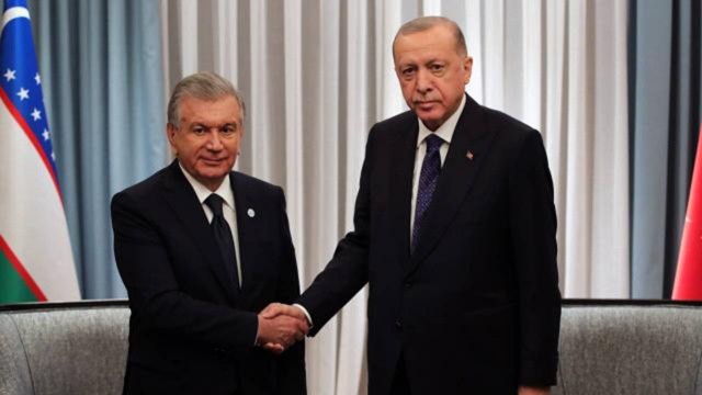 Erdoğan, Özbekistan Cumhurbaşkanı ile bir araya geldi görseli