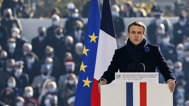 Fransızları karıştıran iddia: Macron, Fransa bayrağını değiştirdi görseli