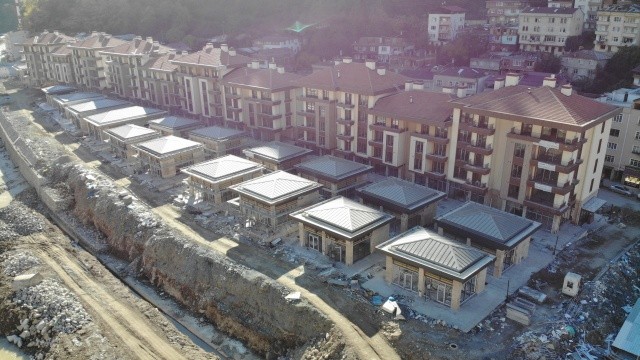 Giresun’un Dereli ilçesinde yapımı süren afet konutlarında sona yaklaşıldı görseli