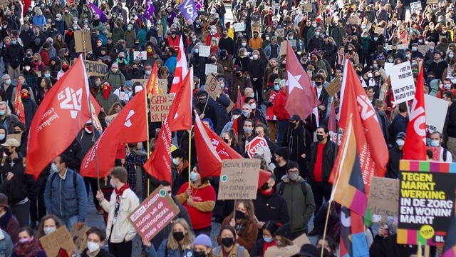 Hollanda'da ev fiyatları halkı sokağa döktü görseli