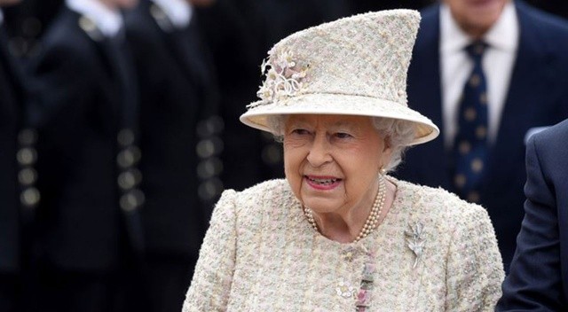 İngiltere Kraliçesi II. Elizabeth hastalığının ardından ilk kez bir törene katılacak görseli