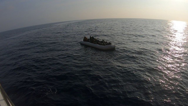 İzmir açıklarında 59 göçmen kurtarıldı görseli