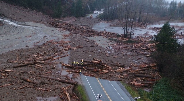 Kanada’da şiddetli yağış toprak kaymasına yol açtı görseli
