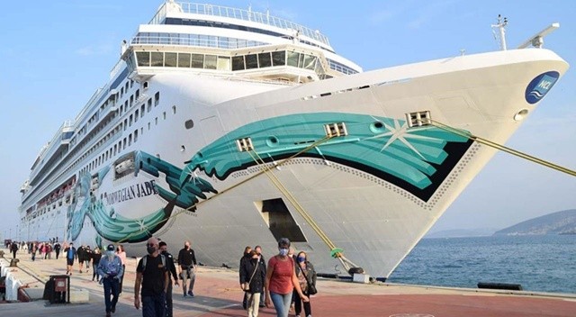 Kuşadası'na kruvaziyerle 900 turist geldi görseli